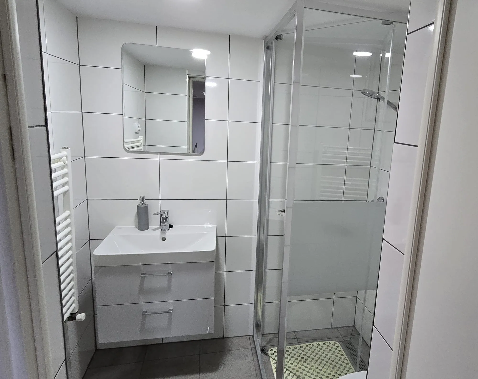 Badezimmer 1 — Casa Korona guesthouse in Eremitu, near Sovata, Transylvania